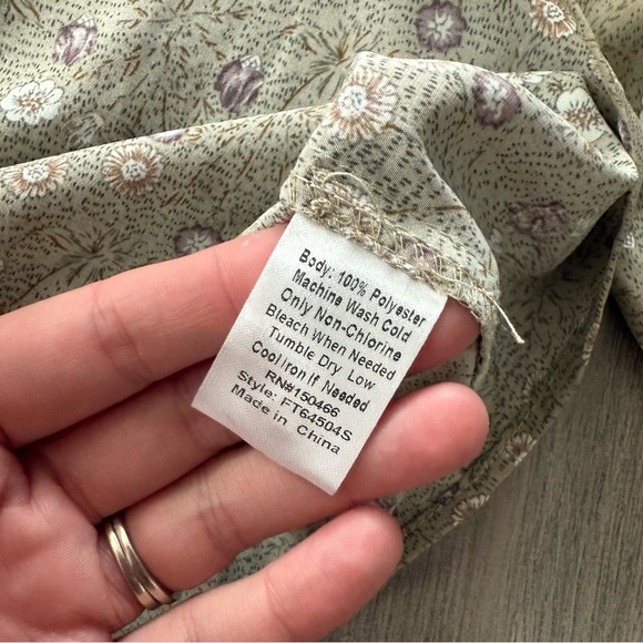 New Monday Fun Sage Green floral Button Up Blouse - Picture 6 of 7